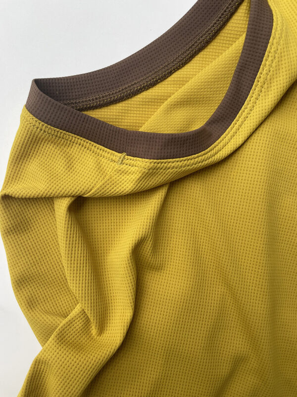 Womens relaxed fit sleeveless round neck tank top - Image 2